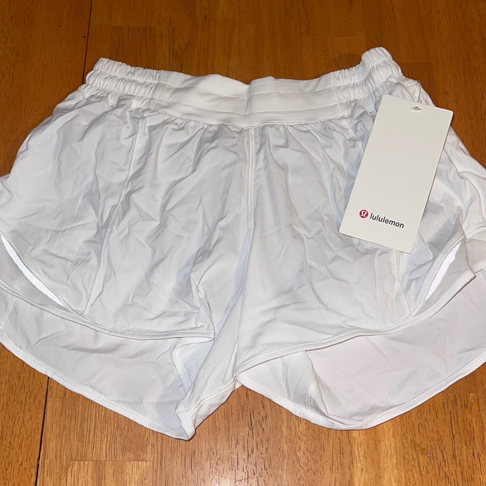 Lululemon Hotty Hot LR Short 4” *Lined